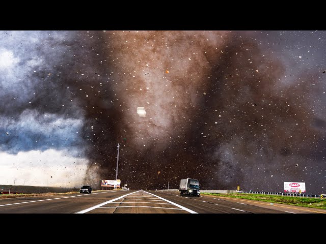 Tornado Approaches Lincoln NE During March Storm Chase